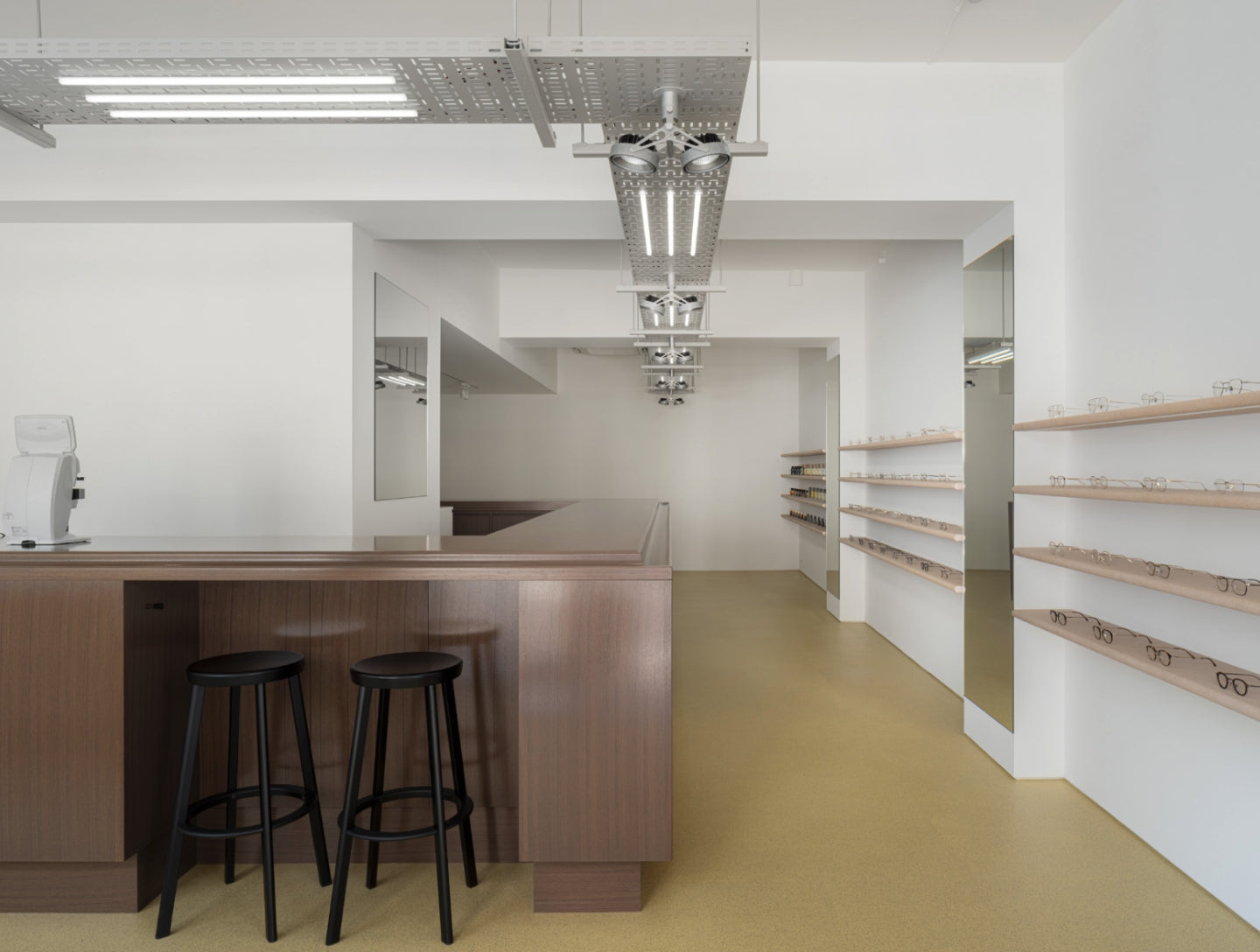 STORES – RIMLESS TOKYO